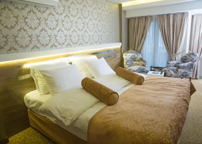 Golden Rain Hotel Old City