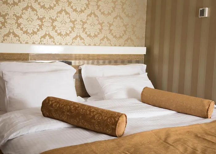 Golden Rain Hotel Old City